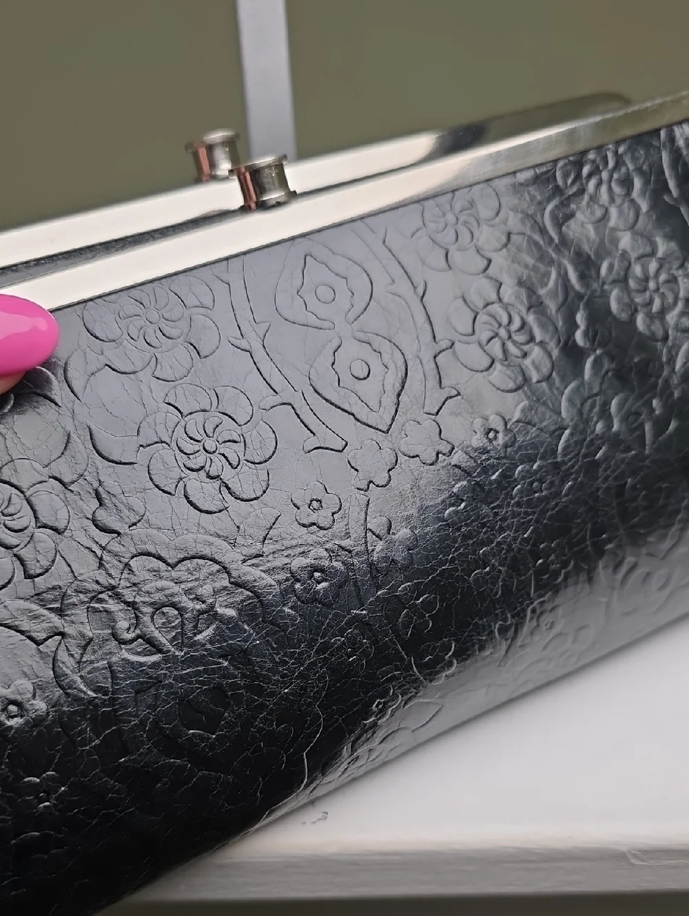 HOBO Black Leather Floral Embossed "Lauren" Double Snap Fold Open Clutch EUC - Picture 4 of 15